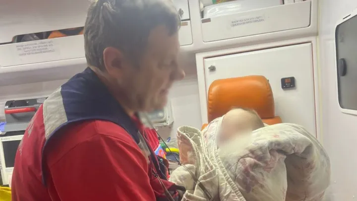 Поліцейські Житомира розшукали 15-річну дівчину, яка народила дитину і викинула її на смітник
