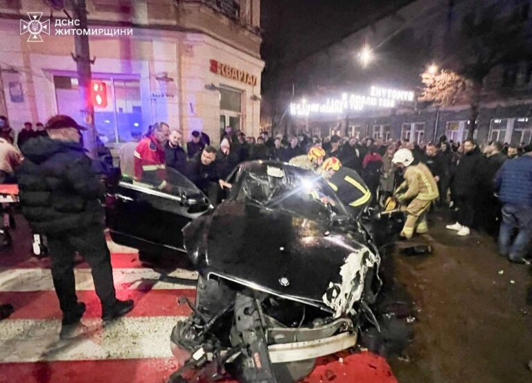 Треш! Момент жахливої ДТП біля Михайлівської. ВІДЕО
