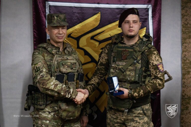 Всеволод з Волині. Він з юного віку поєднав життя з військом –17-річним юнаком поступив до Нацакадемії Сухопутних військ