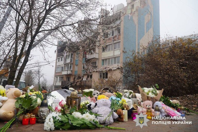 31 загиблий у Тернополі: з-під завалів зруйнованого будинку рятувальники дістали тіла жінки та двох дітей