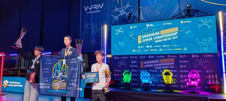 23 листопада 2025 року у місті Києві відбувся Чемпіонат України з технологічного спорту у дисципліні «Дрон-рейсинг»