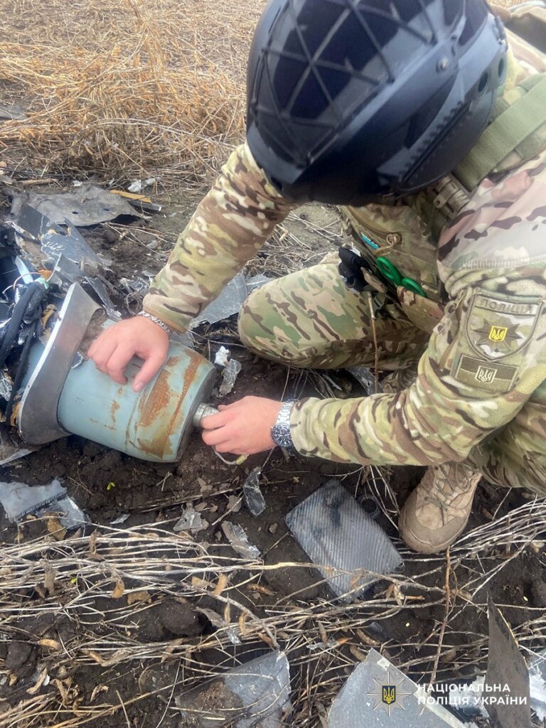 Вибухотехніки поліції Житомирщини продовжують знешкоджувати бойові елементи російських ракет і безпілотників