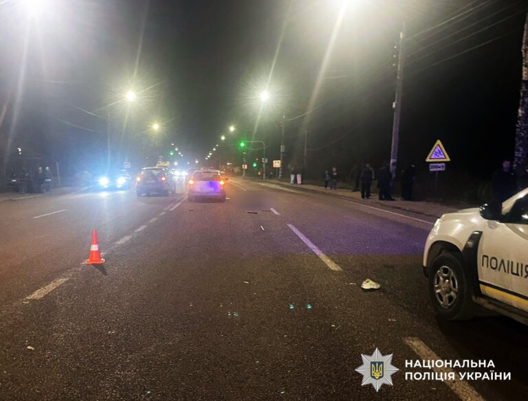 Слідчі встановлюють свідків загибелі жінки в ДТП неподалік Житомира