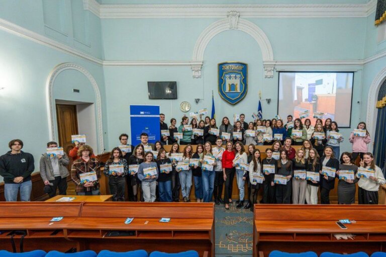Цього разу участь взяли 69 молодих людей, які хочуть розуміти, як працює місто і що стоїть за щоденними рішеннями.