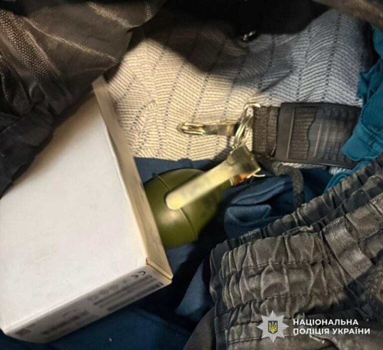 Граната в сумці містянина: в Житомирі поліцейські розслідують незаконне поводження з боєприпасами