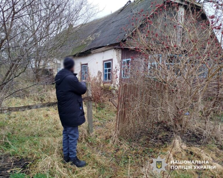 Жорстоко побив собаку: чуднівські поліцейські повідомили про підозру причетному