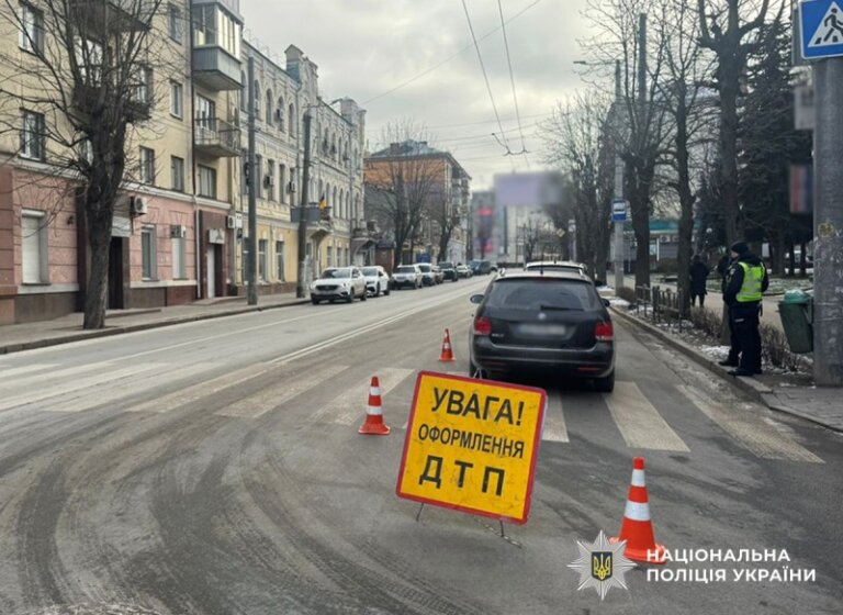 У Житомирі під колеса легковика потрапила пішохідка: поліцейські розпочали розслідування ДТП