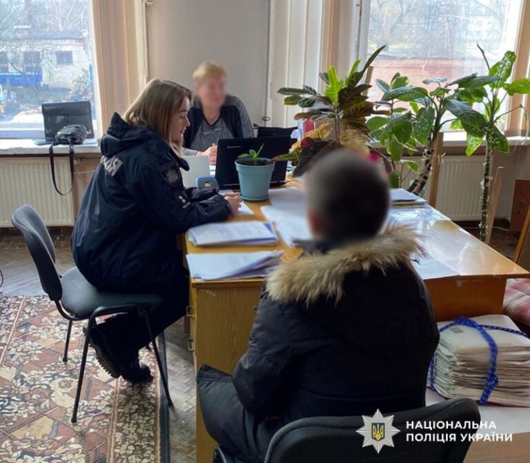 Один – шантажував утечею, інший – мандрував автостопом: поліцейські Житомирського району розшукали двох дітей