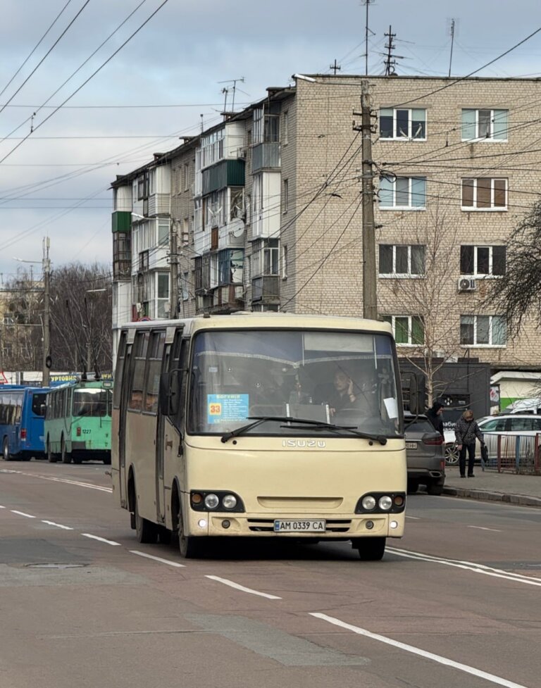 «Сталося не так як гадалося». Вже відсьогодні маршрут №33 обслуговує новий, тимчасовий перевізник