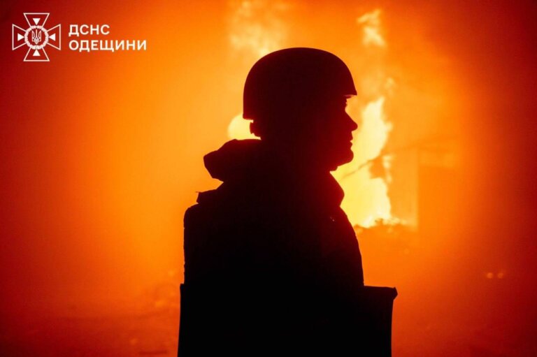 Цієї ночі рф використала понад 450 дронів і 30 ракет, – Зеленський