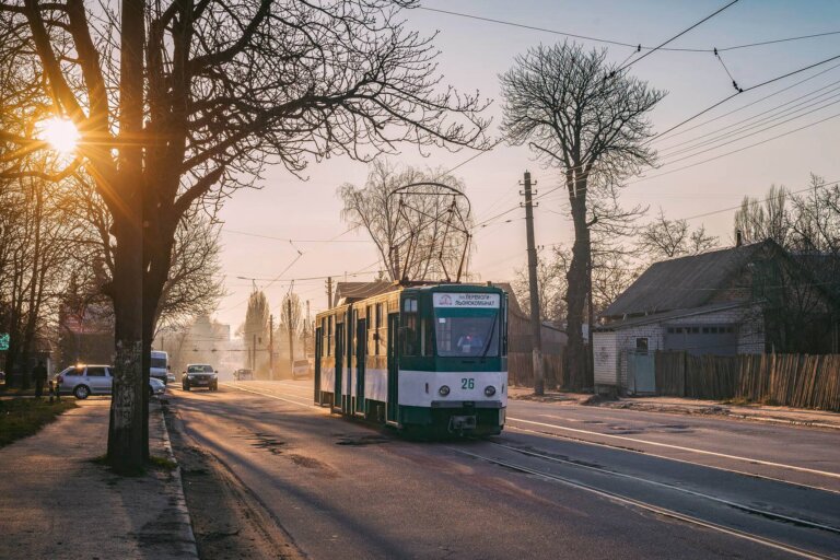 Завтра зменшують кількість транспорту та збільшують інтервали руху
