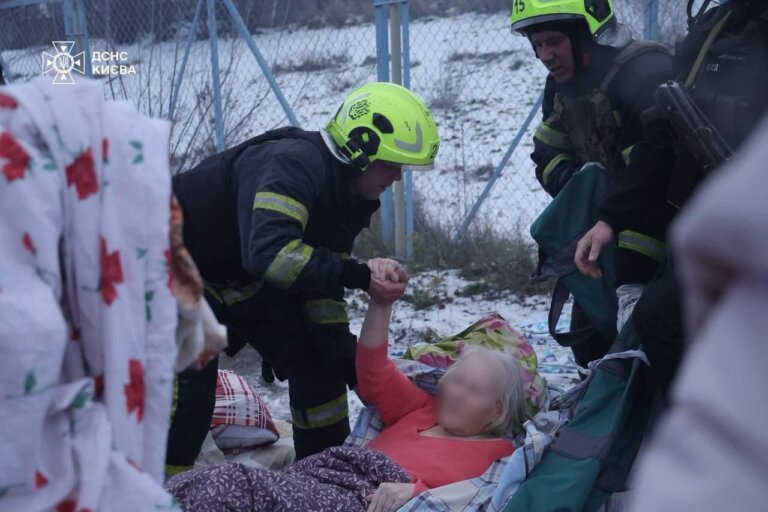 У Києві вже 28 постраждалих в наслідок атаки рф. Госпіталізовано 13 осіб