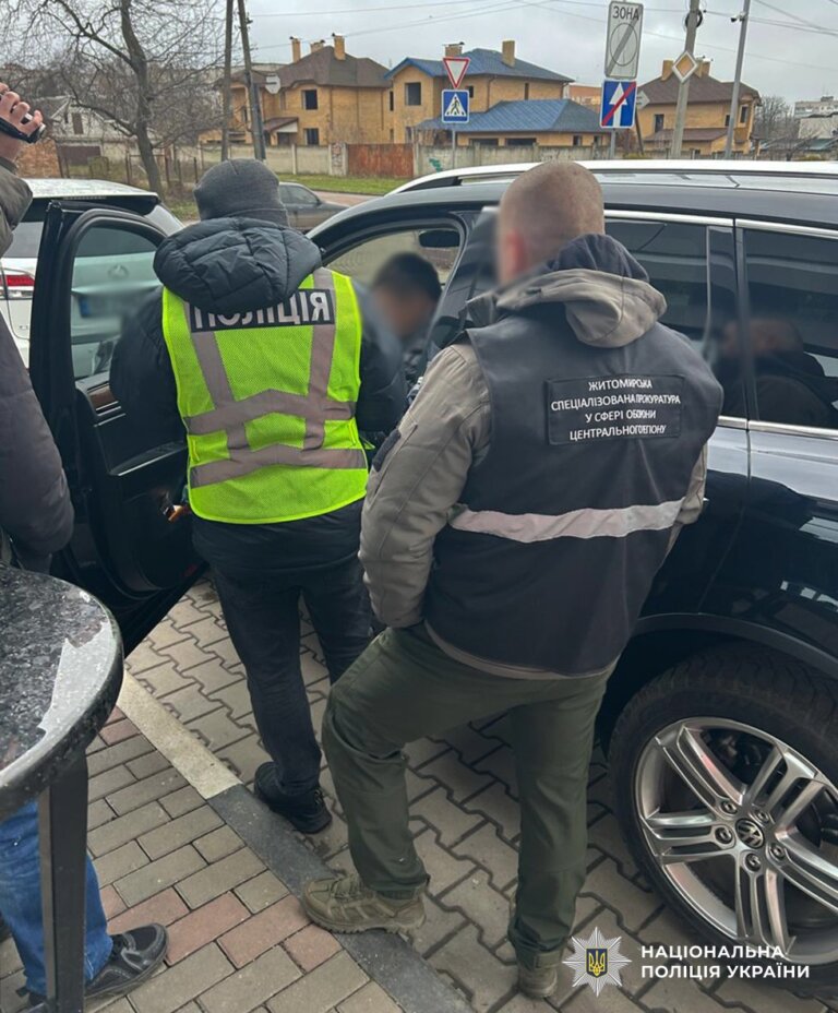 «Гарантував» інвалідність за 3 000 доларів: поліцейські Житомирщини викрили бердичівця у зловживанні впливом