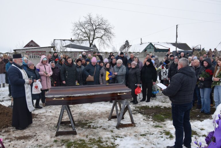 В селі Зороків Оліївської громади провели в останню земну дорогу мужнього захисника України, відважного Героя БАЛЮКА ІГОРЯ СЕРГІЙОВИЧА