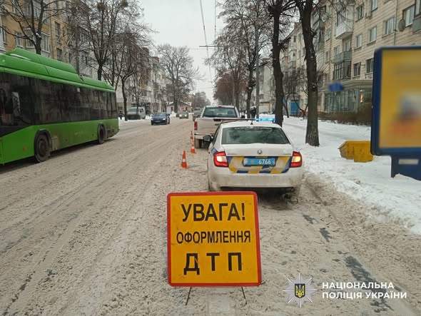 У Житомирі поліція встановлює обставини ДТП з травмуванням пішохідки