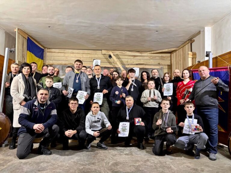 Коли сталь говорить про єдність: змагання з метання ножа й сокири у Звягелі