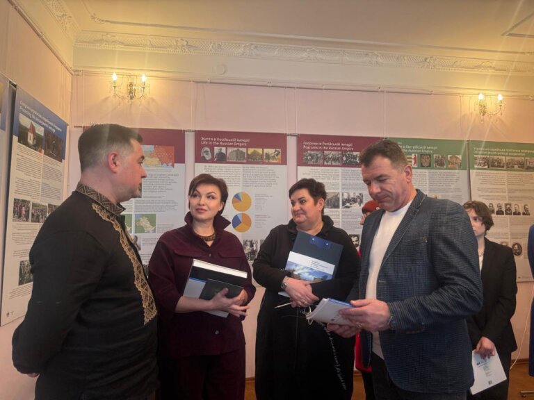У Житомирському обласному літературному музеї відбулося відкриття мандрівної виставки