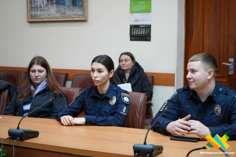 Рідні Захисників та ветеранів безоплатно вивчають теорію водіння: це вже вдруге стартував такий курс