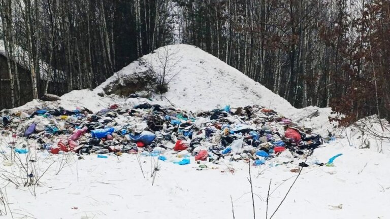 У Житомирі поліцію та екологів викликали на місце скиду побутових відходів поблизу міського сміттєзвалища