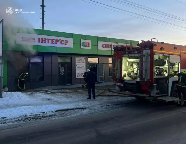 Ранкова пожежа в магазині Малина: вогонь зупинили на початковій стадії