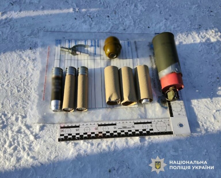 Зберігав боєприпаси в автомобілі: слідчі поліції повідомили жителю Олевська про підозру в злочині