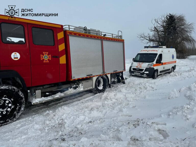 Рятувальники надають допомогу населенню через негоду