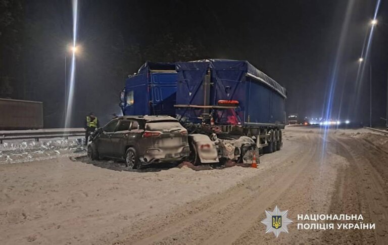 У ДТП у Коростишівській громаді травмувалися троє пасажирів, серед них – двоє дітей: поліція встановлює обставини