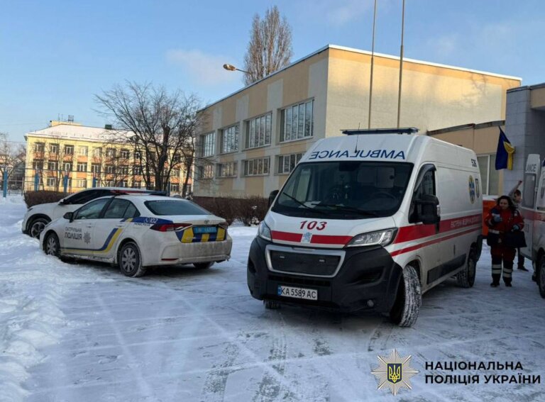 ЖАХ: У Києві школяр скоїв напад з ножем на вчительку та однокласника, — повідомляє поліція