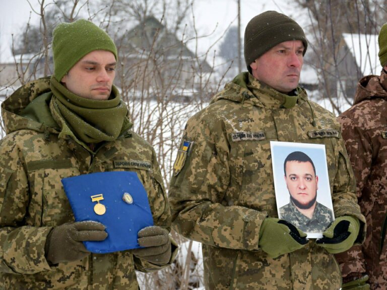 Сьогодні в селі Щербини провели в останню дорогу Захисника України, воїна честі та обов’язку, солдата КРАВЧУКА Ігоря Петровича