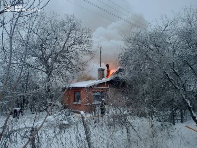 У Бердичеві під час гасіння пожежі в дерев’яному житловому будинку виявлено тіло людини