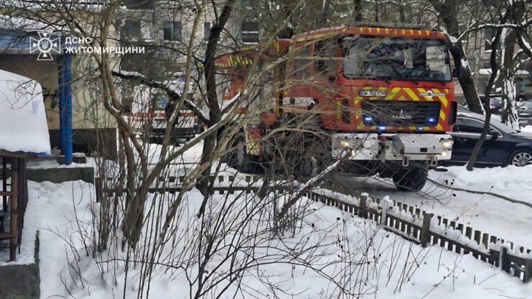 У Коростені під час гасіння пожежі у квартирі п’ятиповерхівки врятовано жінку