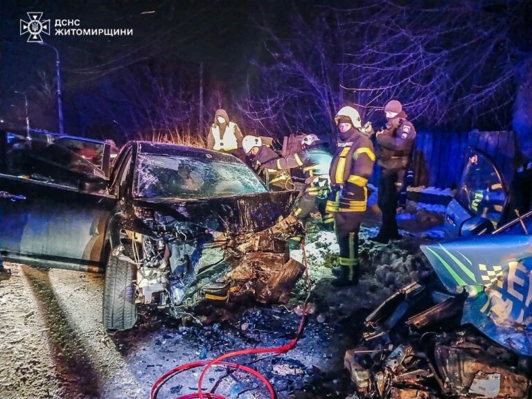 У Бердичеві рятувальники залучалися до ліквідації наслідків дорожньо-транспортної пригоди, де 2 особи загинули та 5 травмовані
