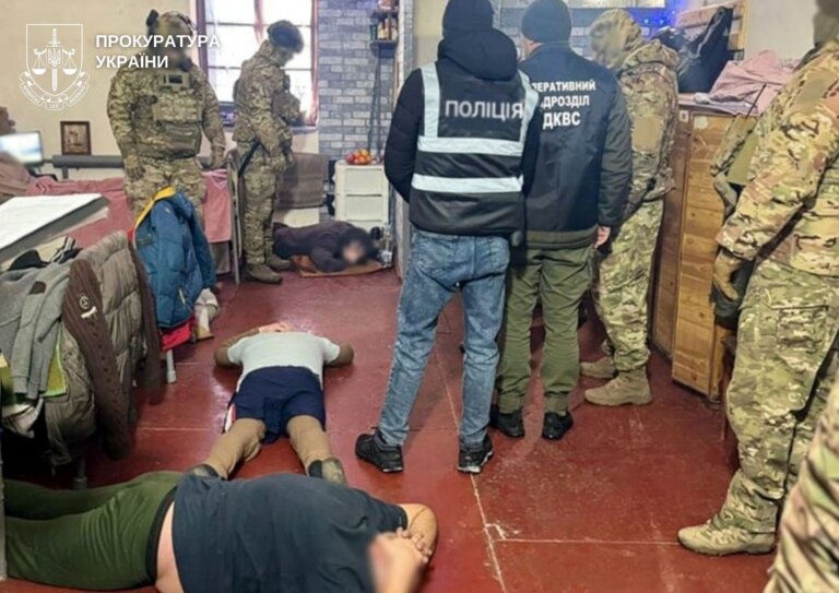 Пересилав метадон та PVP засудженим у колонію – киянину повідомлено про підозру