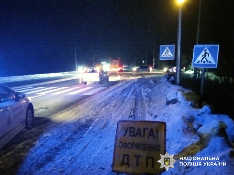 Поліція розслідує ДТП з травмуванням пішохода в Житомирському районі