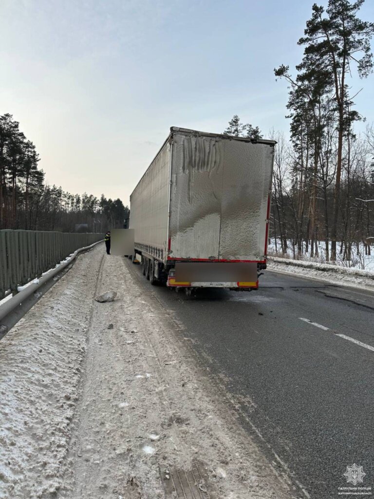 До уваги водіїв! Житомирська область: На 103 км автодороги М-06 Київ — Чоп, (поблизу міста Коростишів), відбулася ДТП