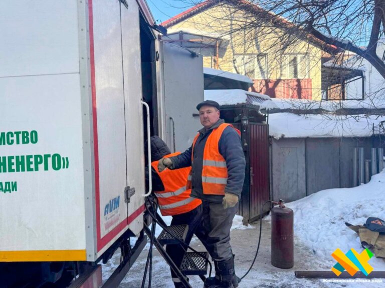 У крижаних умовах: тепловики відновлюють тепломережу навіть при -18