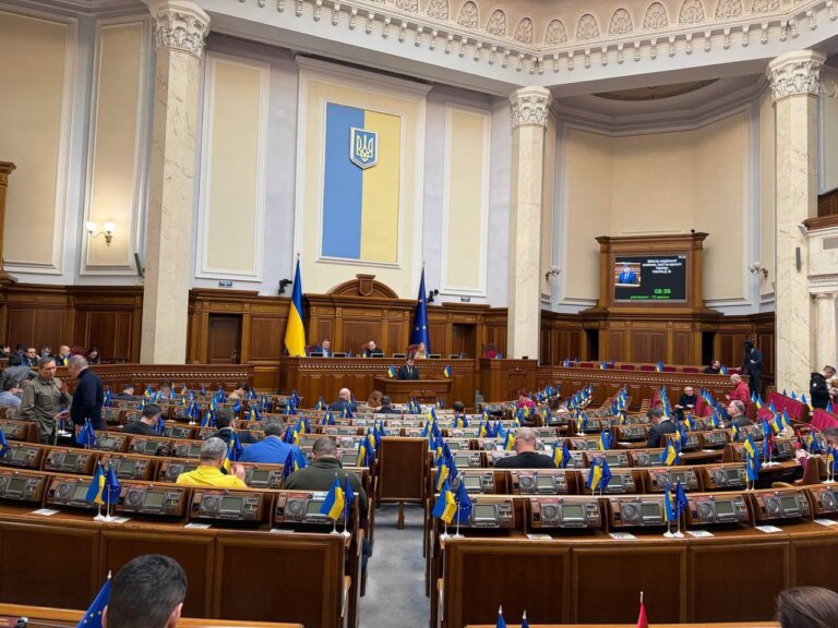 Нардепка Галина Третьякова: «Обосралісь від роботи: У депутатів — масова діарея»