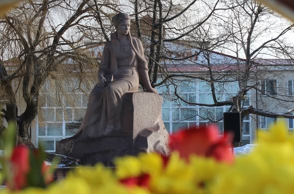 Звягель урочисто вшанував свою славетну землячку — всесвітньо відому письменницю Лесю Українку