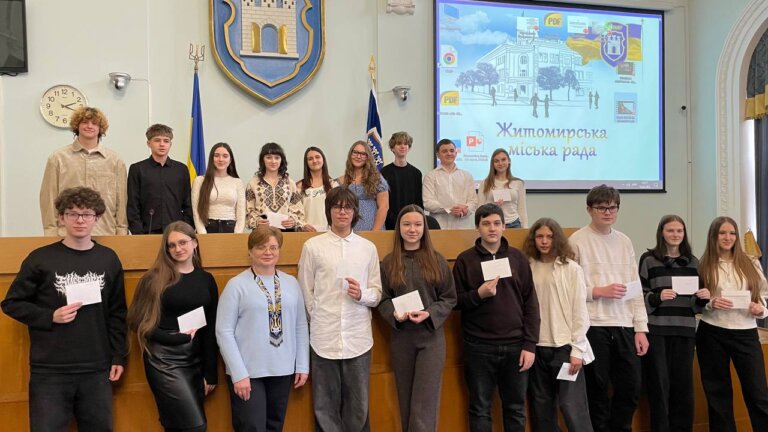 У Житомирі 37 юних науковців отримали міські стипендії за перемоги в МАН