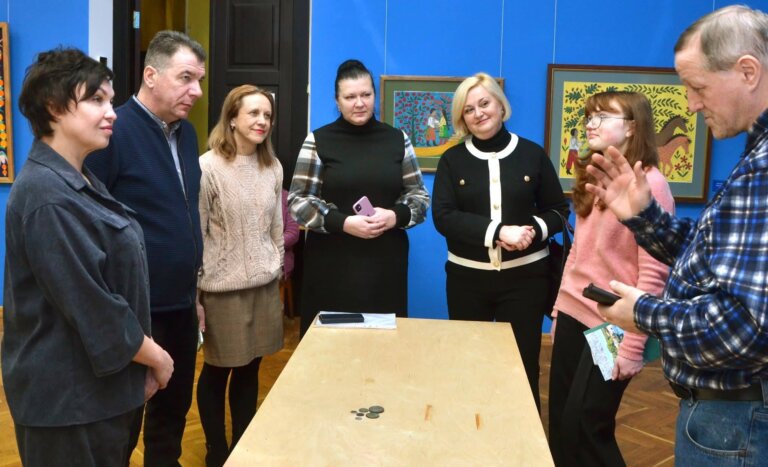 Маленький предмет — велика історія: до фондів музею передано унікальні монети XVII–ХХ століть