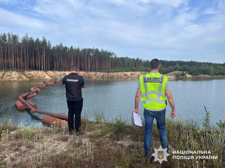 Незаконний видобуток копалин на понад 2,5 мільярди гривень: на Житомирщині поліція завершила розслідування