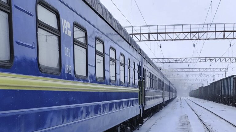 Через безпекову ситуацію частина поїздів на Житомирщині змінила маршрути і не зупиняється на станції Звягель-1