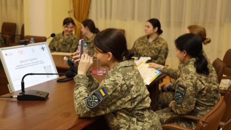 У Житомирському військовому інституті започаткували першу в Україні Школу лідерок для курсанток