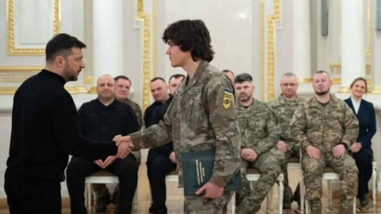 Після 7 поранень на фронті захищає Україну — боєць “Азову” із Житомирщини отримав державну нагороду