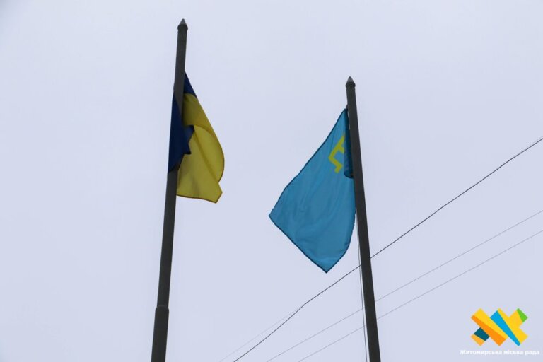 У Житомирі підняли кримськотатарський прапор у день спротиву окупації АР Крим та Севастополя