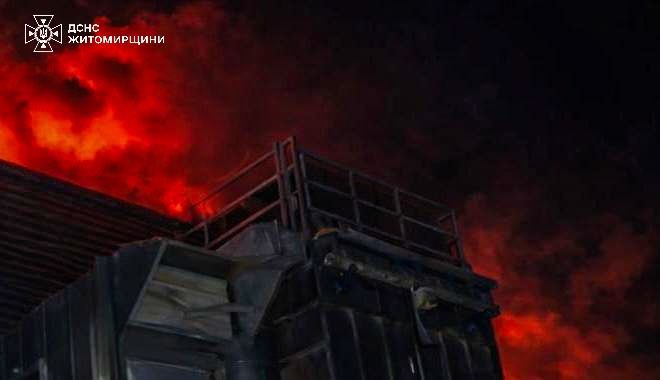 Житомирський район: рятувальники ліквідували пожежу на території підприємства