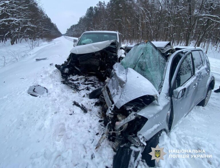 На Коростенщині правоохоронці з’ясовують обставини травмування трьох осіб у ДТП