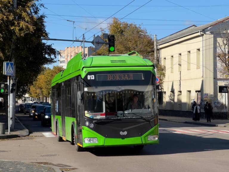 Як пасажирам зрозуміти як ходить електротранспорт під час відключень?