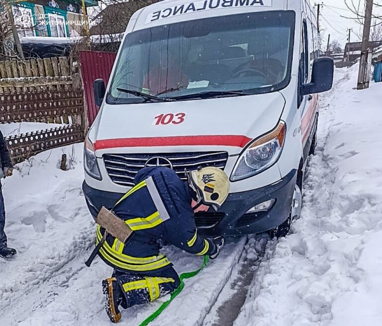 Сьогодні вдень рятувальники надавали допомогу медикам