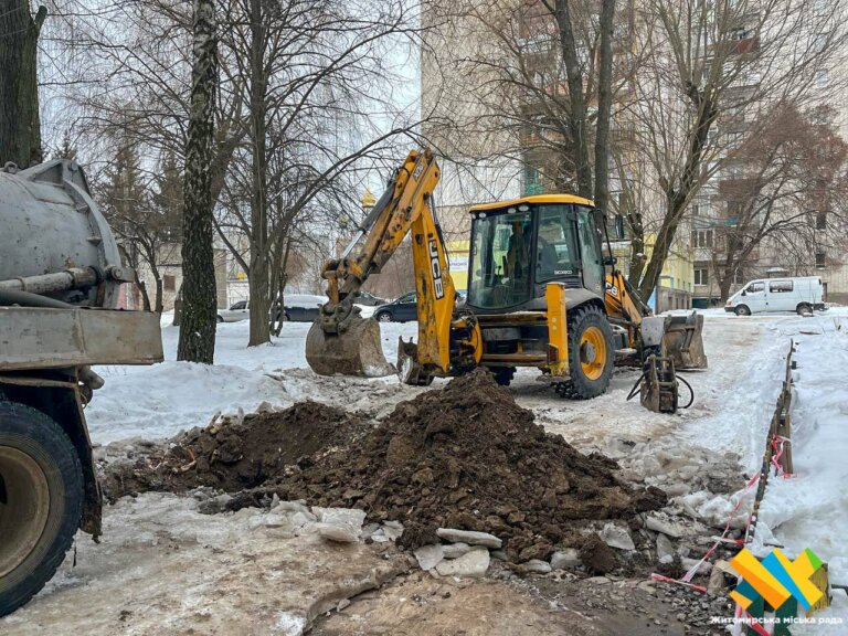 На Польовій бригада водоканалу ліквідувала прорив водогону